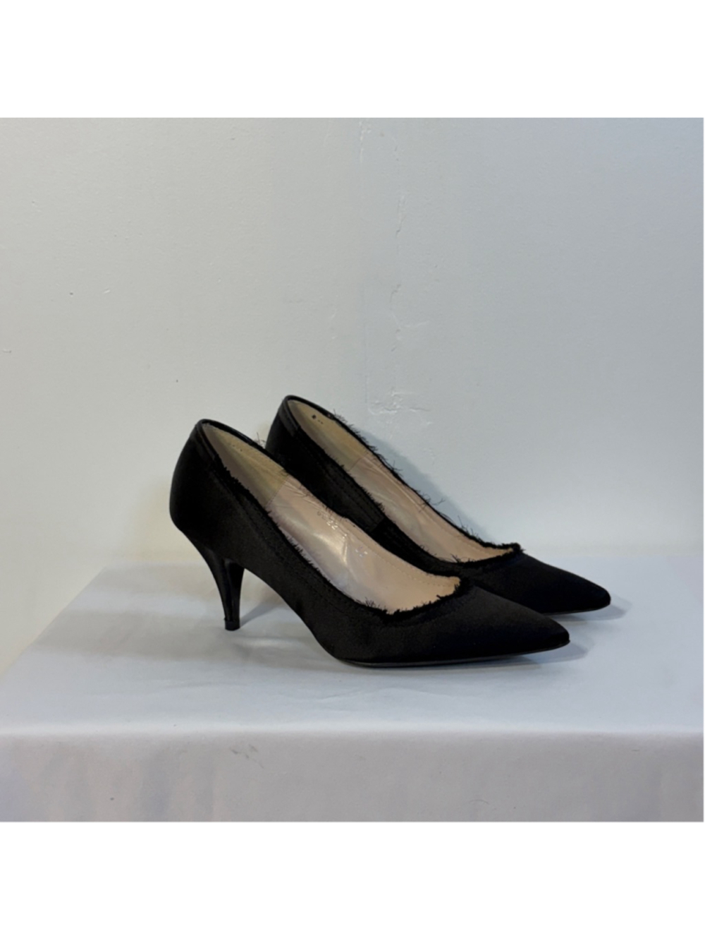 Pedro Garcia Black Satin Pointed Toe Kitten Heels Women’s Size EU 36 / US 6